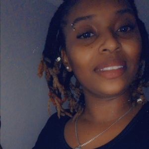 Meet your Posher, Olivia